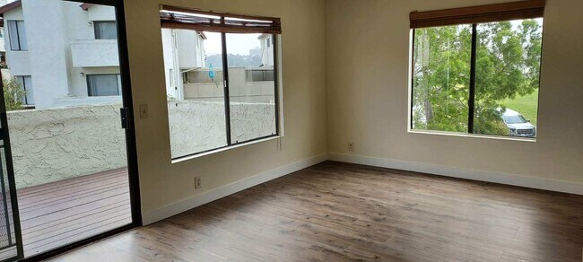 Living Space-Deck - 1280 River Vista Row