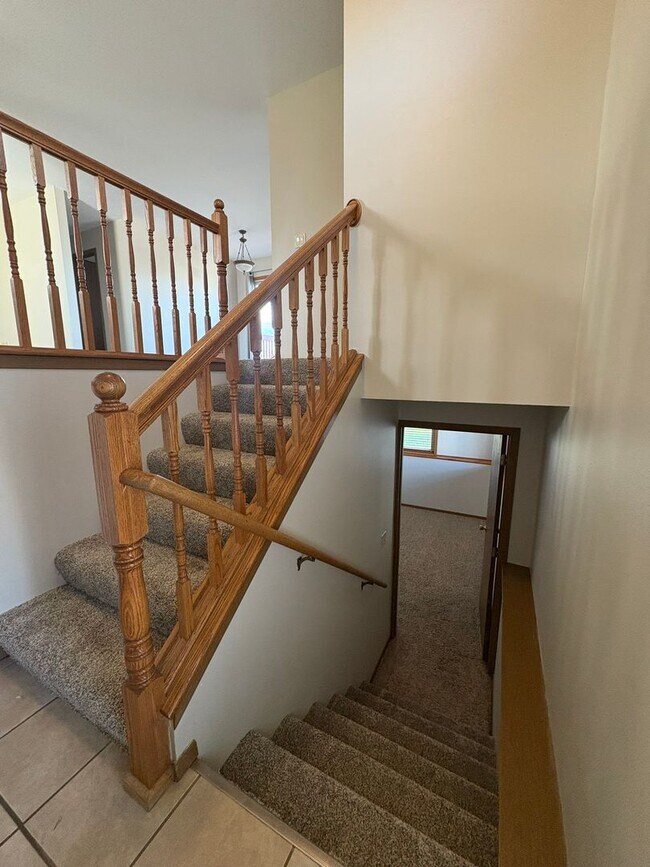 Building Photo - 3 BED | 2 BATH | SPLIT-FOYER HOME | RAPID VALLEY