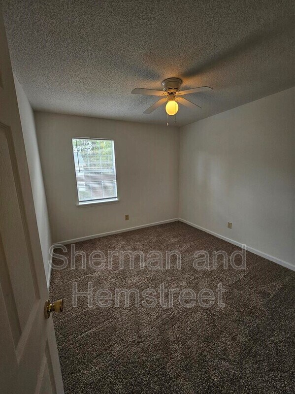 Building Photo - 318 Commons Dr