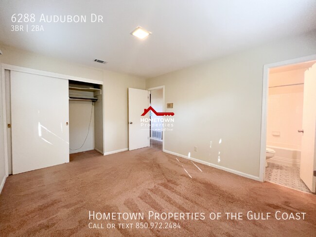 Building Photo - Stunning Mid-Century Modern Gem in Northea...