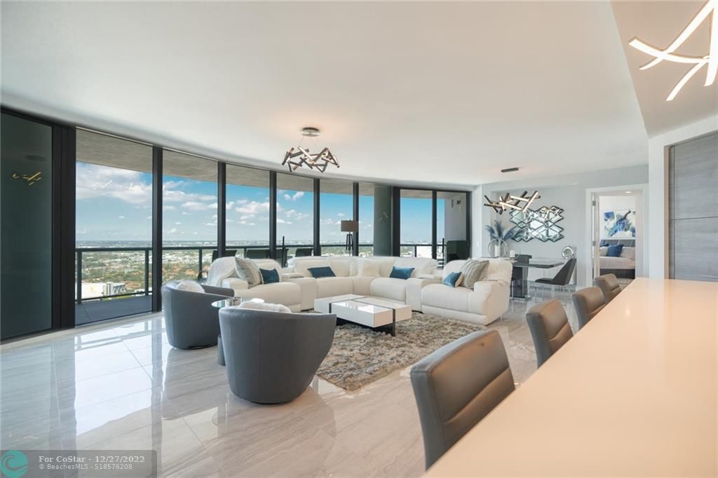 Primary Photo - 100 E Las Olas Blvd