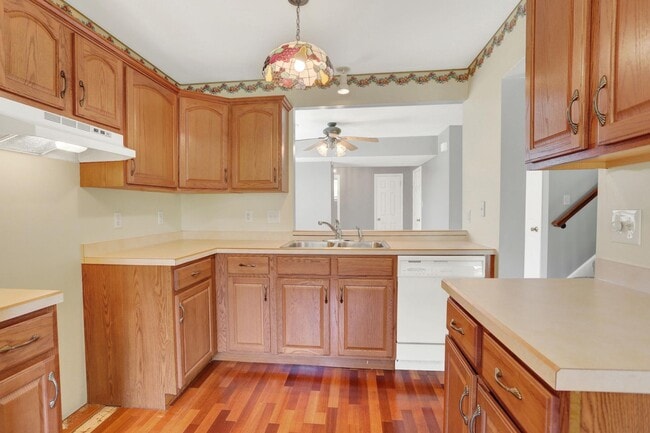 Building Photo - $1,750 Derry Twp School townhome for rent