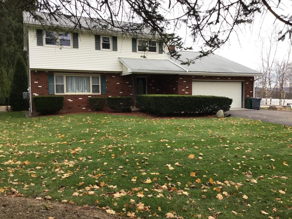 Primary Photo - 324 Burton St