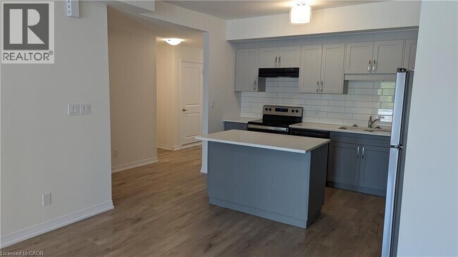 Building Photo - 261 Woodbine Ave