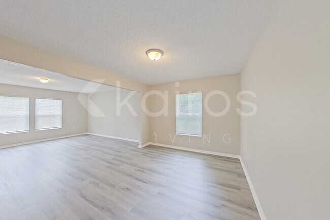 Building Photo - 21 Philmont Ln