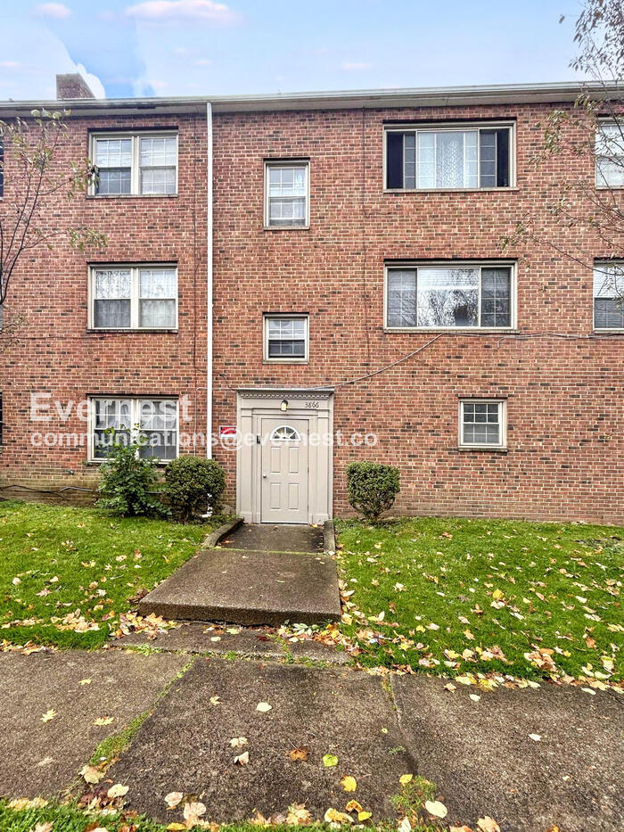3866 Woodridge Rd Cleveland Heights, OH 44121 – photo 1