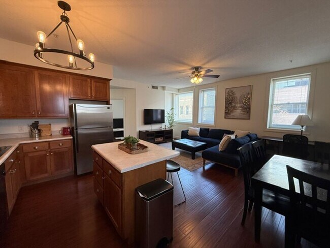 Foto del edificio - 135 E Prairie Ave