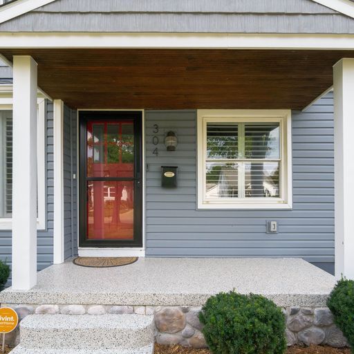 FRONT PORCH - 304 Linden Ave