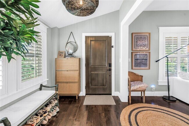 Foto del edificio - 256 9th Ave NE