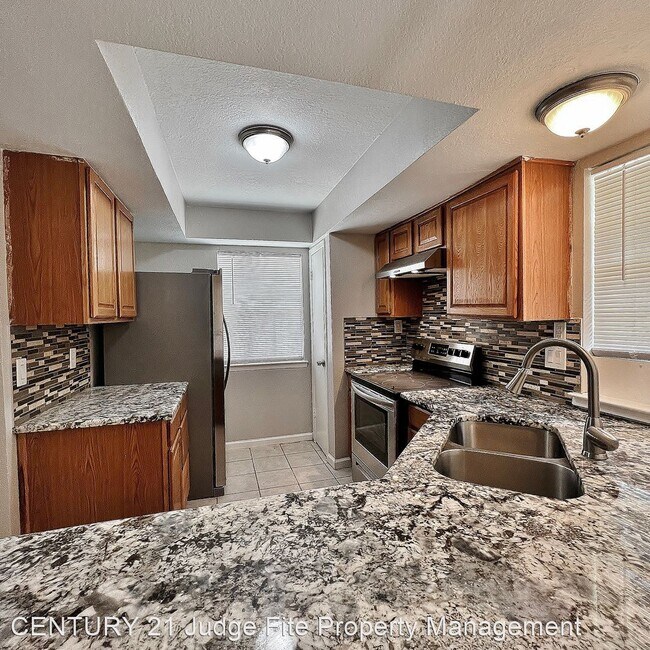 Building Photo - 4 br, 2 bath House - 400 Colgate Court