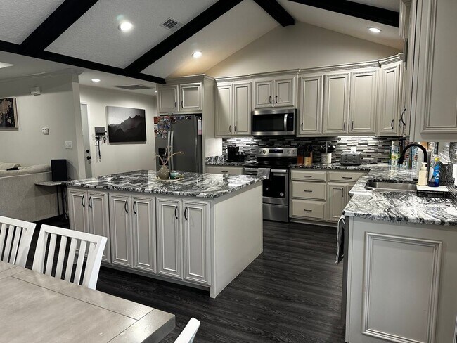 Foto del edificio - Charming Retreat in Valdosta: Your Ideal R...