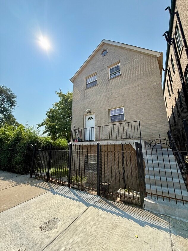Primary Photo - 2629 W Luther St
