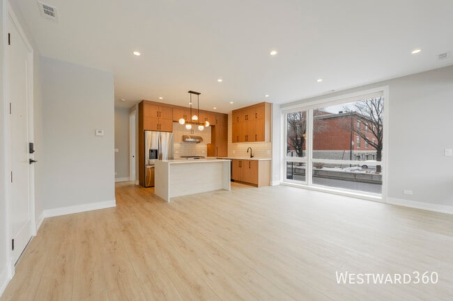 Building Photo - 2355 W Flournoy St