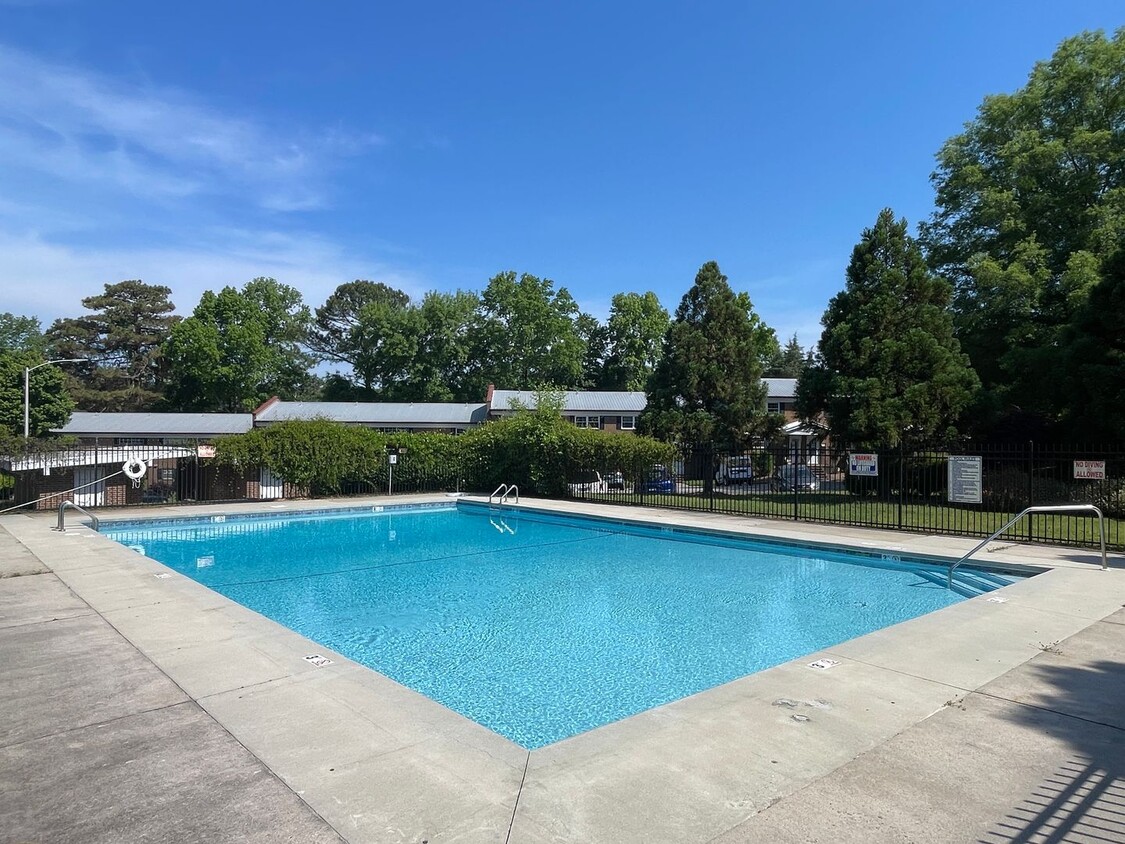 Building Photo - Incredible location! Fidelity Court offers...