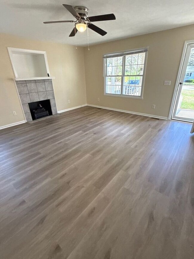 Building Photo - 517 N Pine Ln