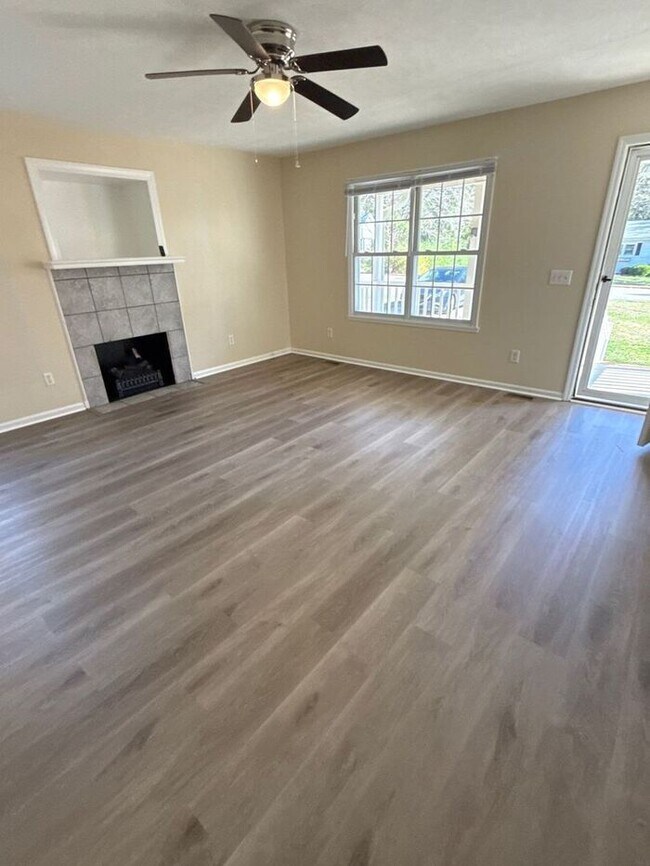 Foto del edificio - 517 N Pine Ln