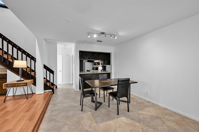 Foto del edificio - 4011 Coral Springs Dr