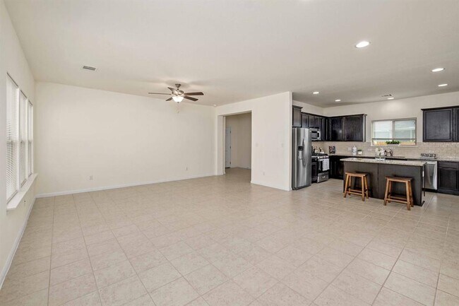 Foto del edificio - 225 Driftwood Ln