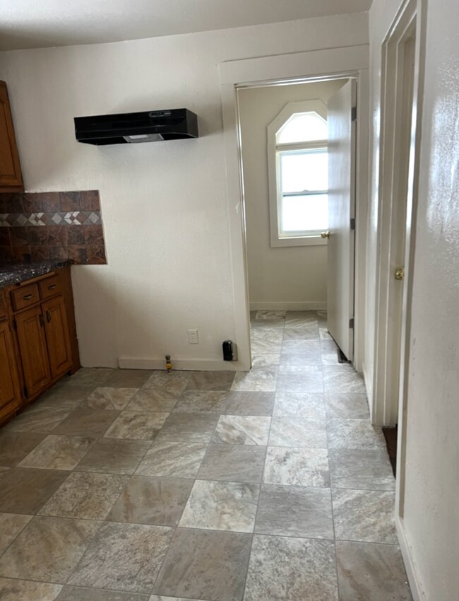 Foto del edificio - Nice 3-Bedroom Single Family Home Available August 1st!