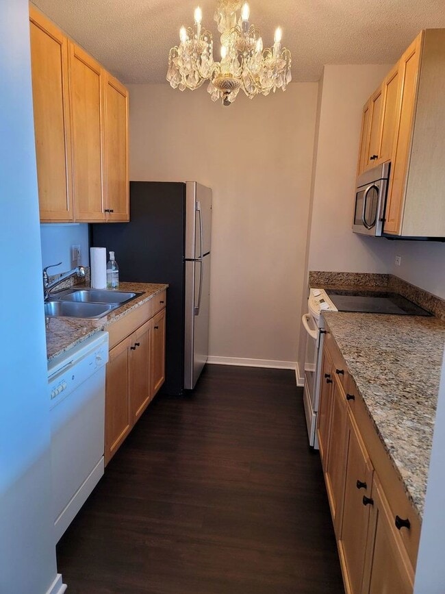 Building Photo - 400 N La Salle Dr