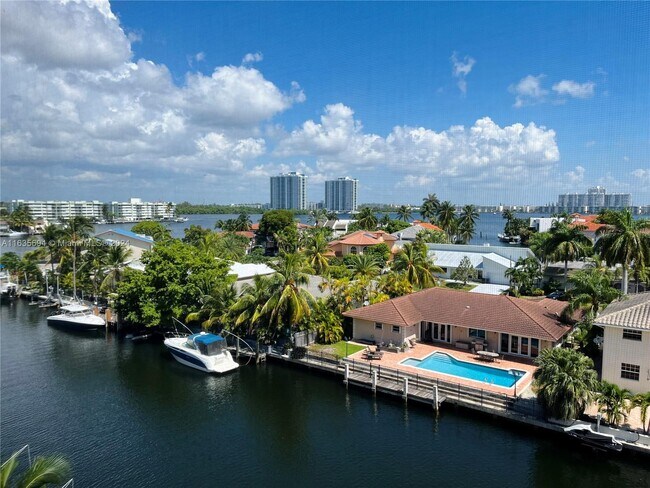 Foto del edificio - 2935 NE 163rd St