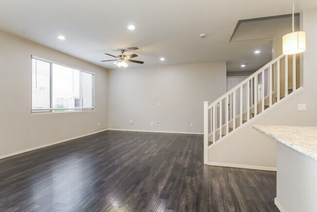 Foto del edificio - 16417 W Latham St