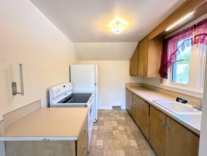 Building Photo - 427 N 7th St