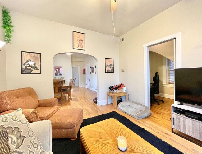 Foto del edificio - 2211 W Armitage Ave