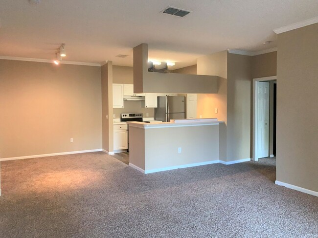 Foto del edificio - 2 Bedroom, 2 Bath Condo in gated Arbor Lakes