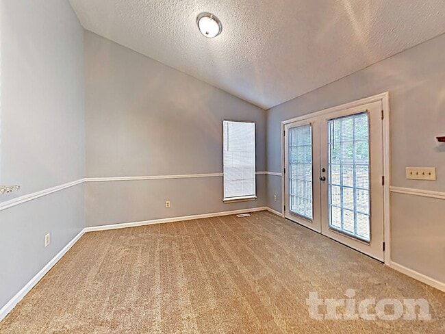 Foto del edificio - 225 Salusbury Ln