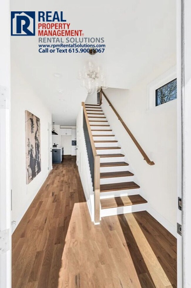 Foto del edificio - Amazing 4BD/3.5BA BRAND-NEW home in East Nashville! Attached garage and loft!