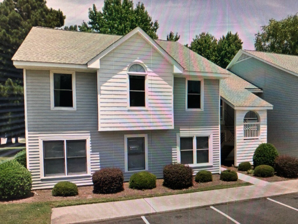 114 W Victoria Ct, Greenville, NC 27834 Condo for Rent in Greenville