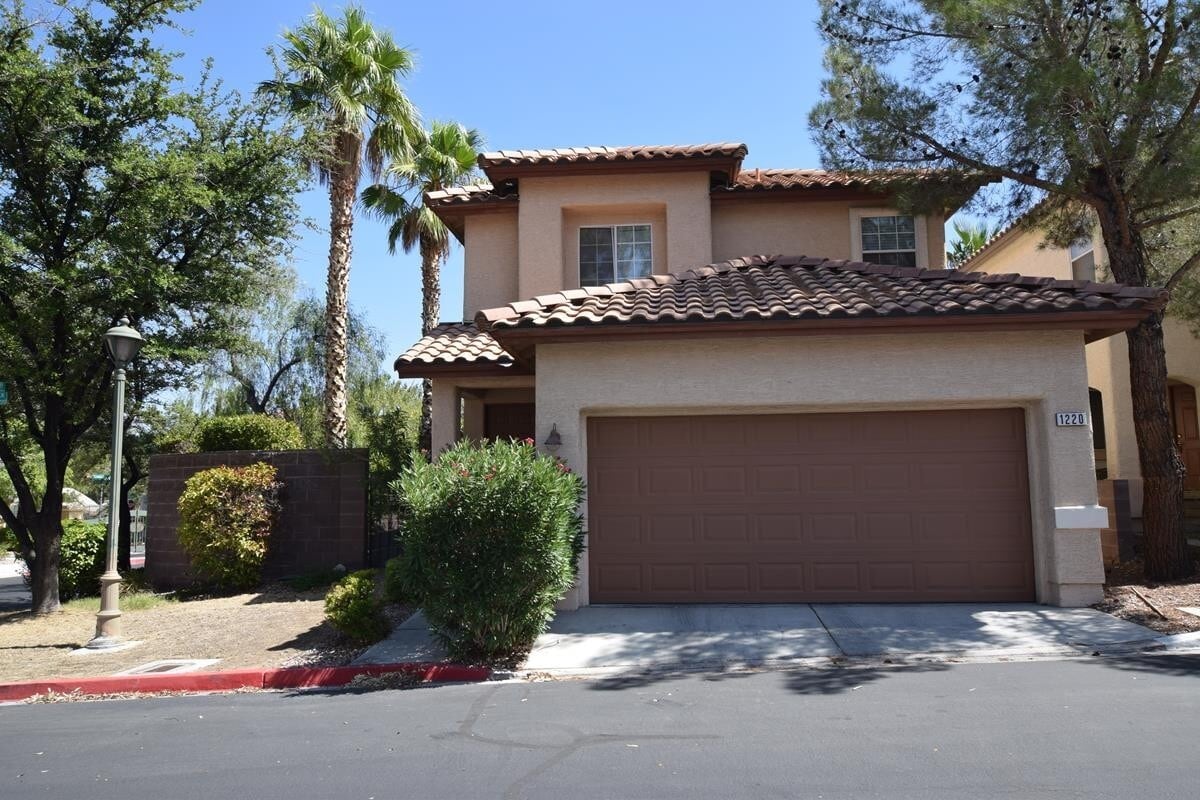 Primary Photo - Beautiful Home in a Corner Lot!