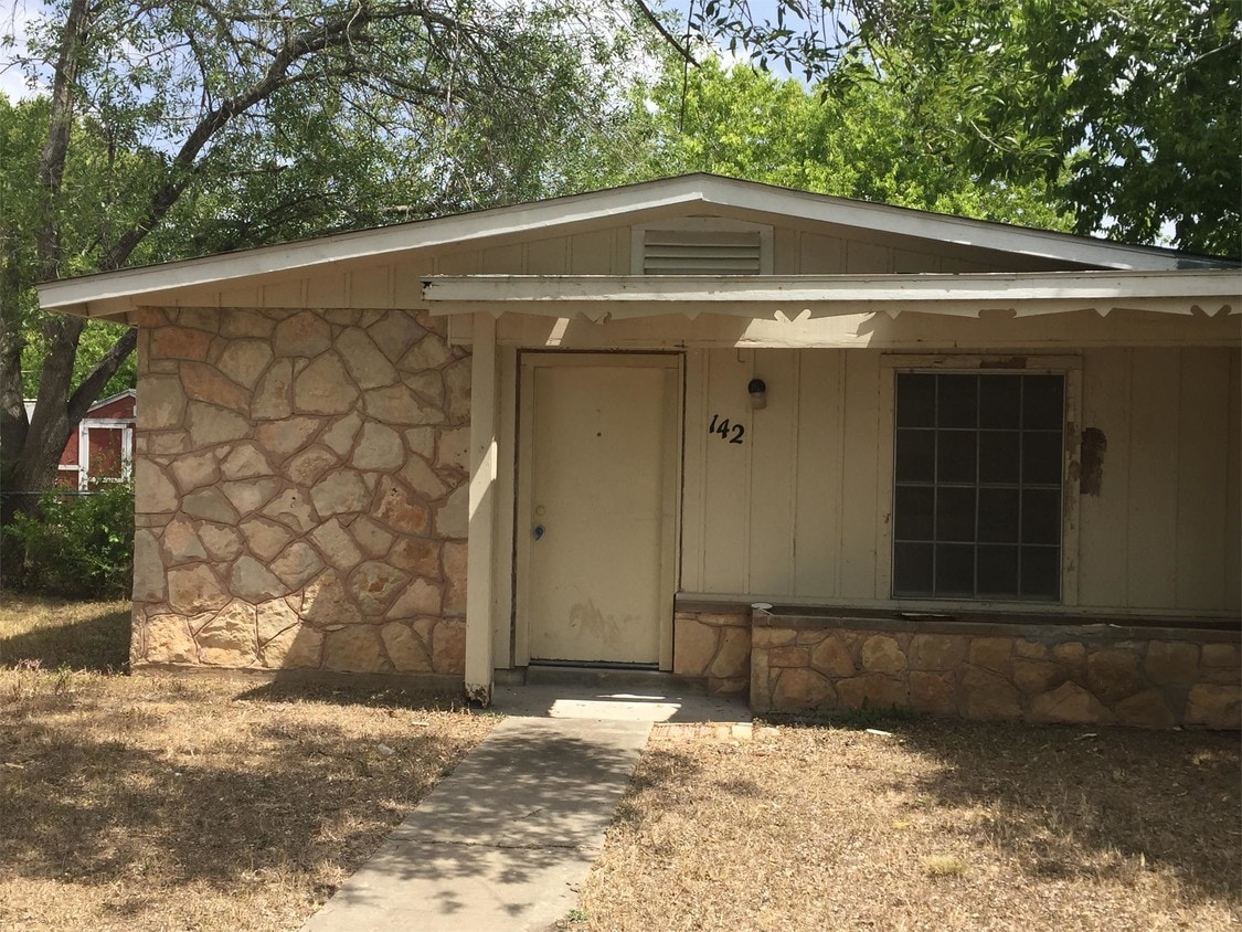 Primary Photo - 142 Carousel Dr