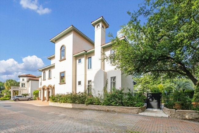 Foto del edificio - 5007 Cedar Creek Dr