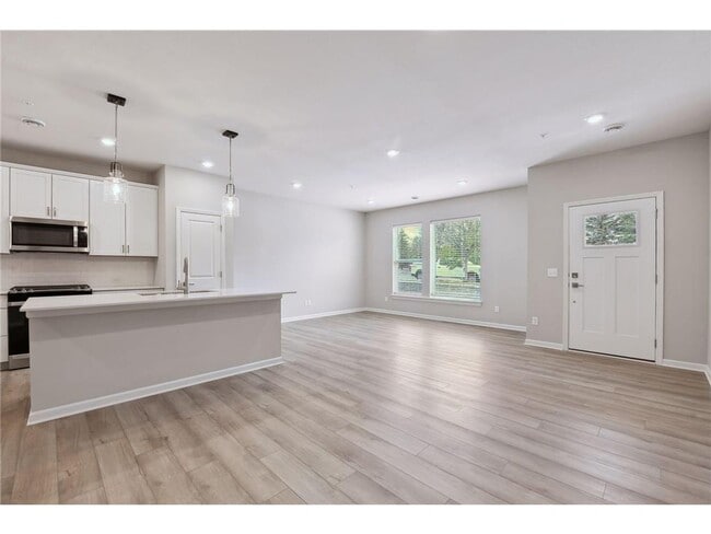 Building Photo - 2438 N Blossom Cir
