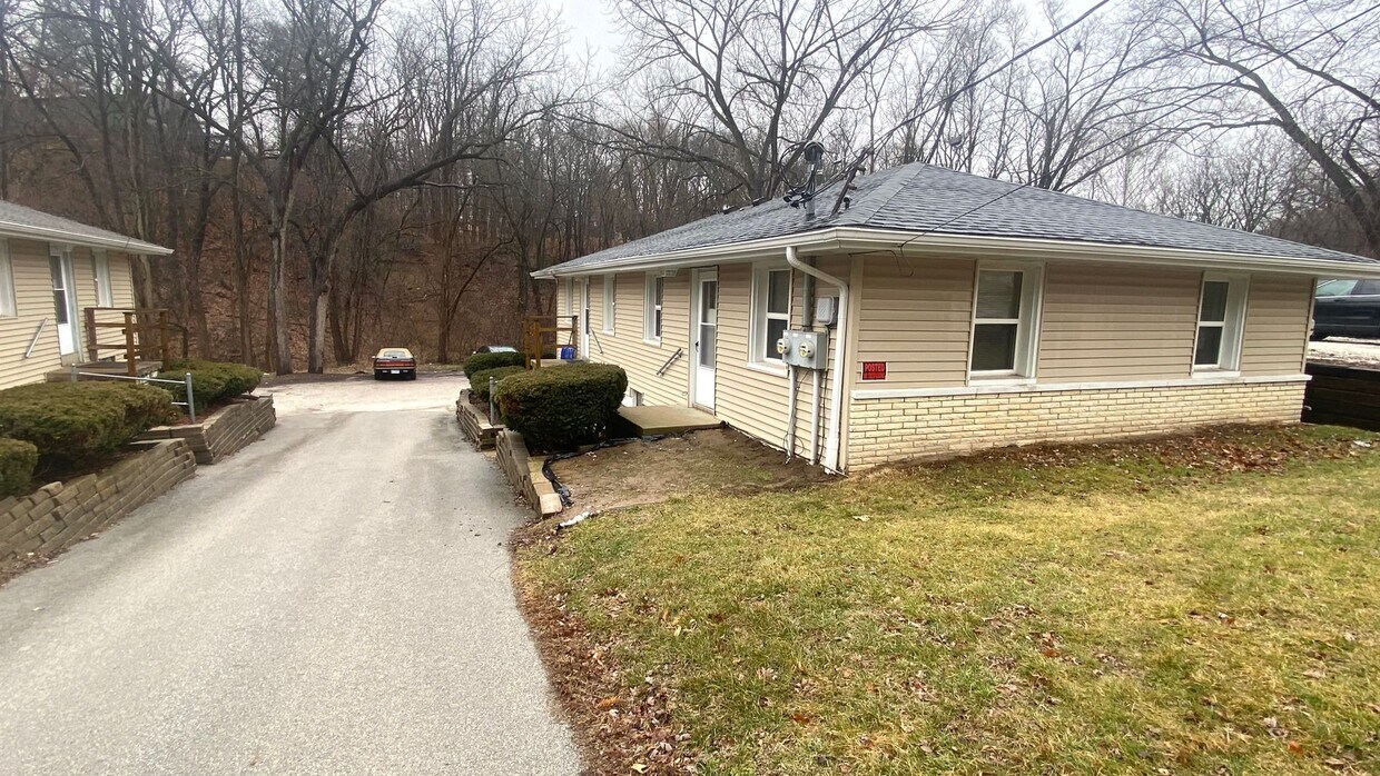 152 Maywood Avenue Unit A, Creve Coeur, IL 61610 Room for Rent in