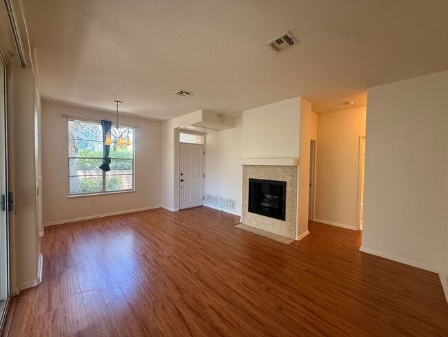 Building Photo - Upgraded 2B/2BA With AC, Washer/Dryer, & Private Patio!