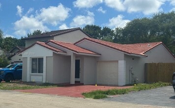 Building Photo - 10058 SW 156th Ct