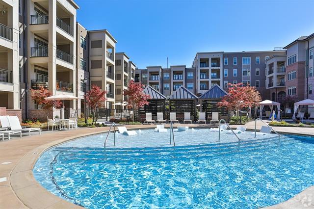 Foto del edificio - 5355 Pinehurst Park Dr