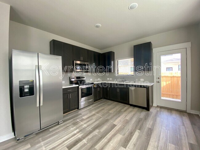 Foto del edificio - 520 Fieldwood Dr