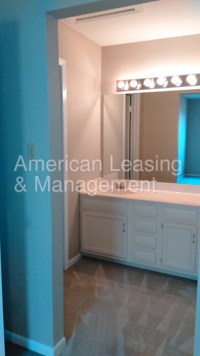 Foto del edificio - 4533 Briarwood Ln