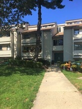 Building Photo - 2101 Melrose Dr