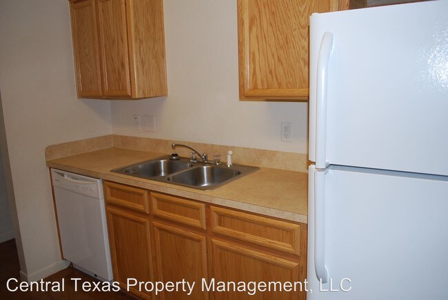 Building Photo - 936 Rosewood Dr