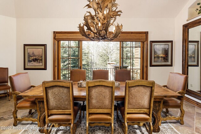 Foto del edificio - 211 Pine Crest Dr