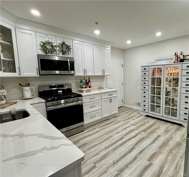 Building Photo - 27 Olde Wagon Rd