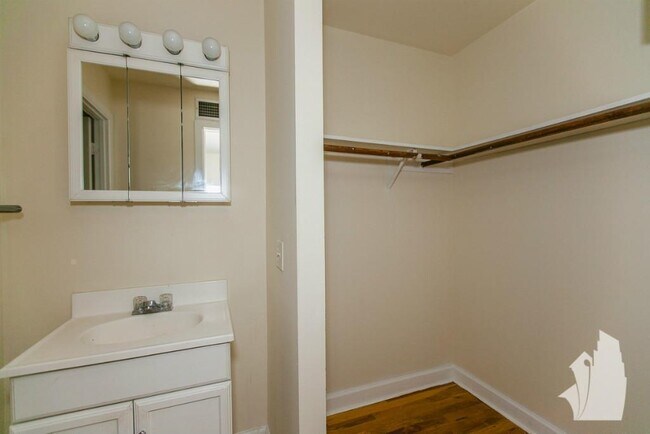 Foto del edificio - 1220 N La Salle Dr