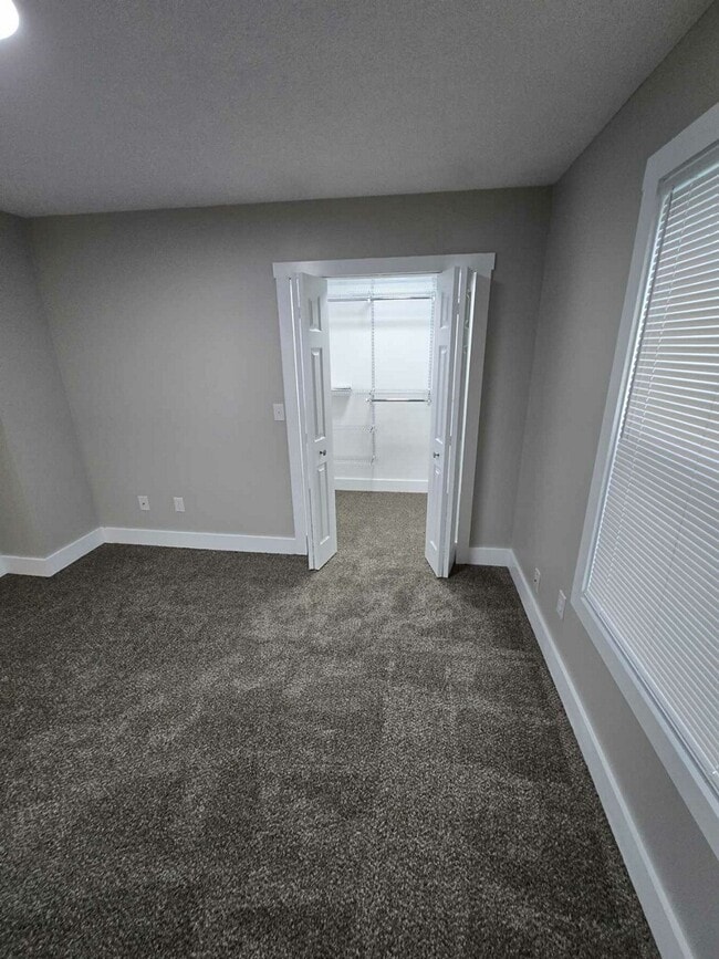 Foto del edificio - 2497 Zircon St NE