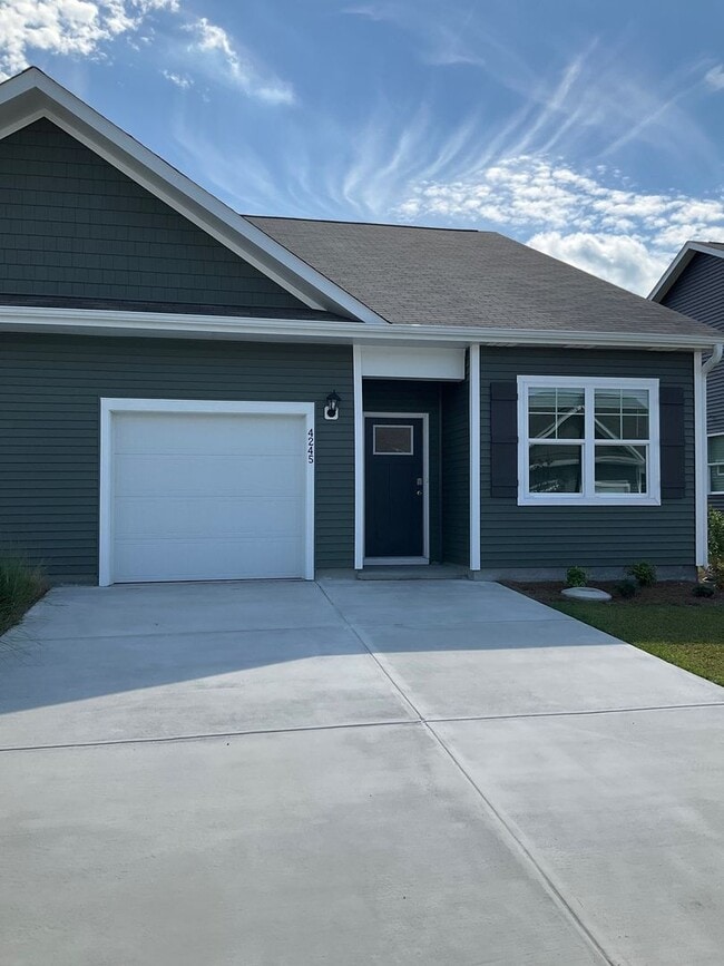 Welcome to this stunning townhouse in Leland, NC! - Welcome to this stunning townhouse in Leland, NC!