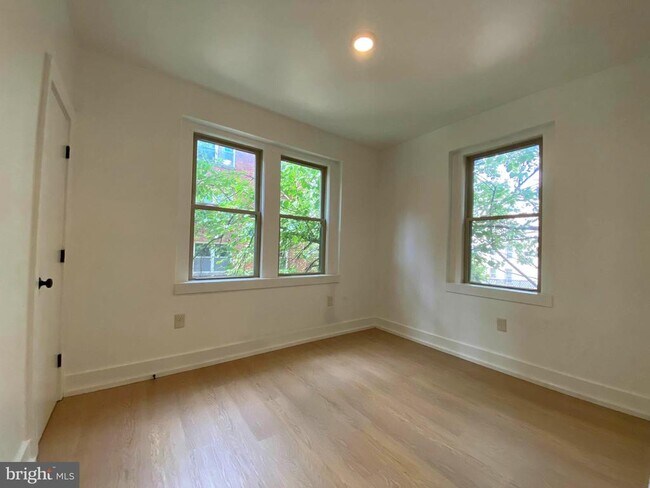 Foto del edificio - 3126 16th St NW
